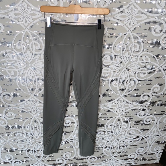 💜SOLD💜LULULEMON Green Bootcamp Ready 7/8 Tight - Picture 4 of 10